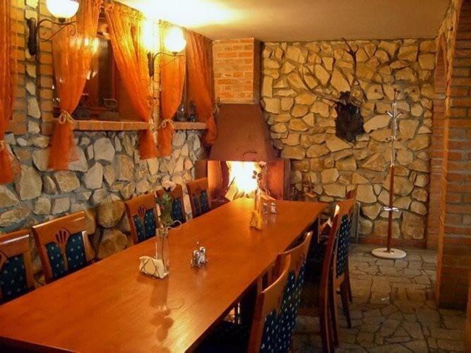 Powidz Lakeside Hotel & Restaurant Экстерьер фото