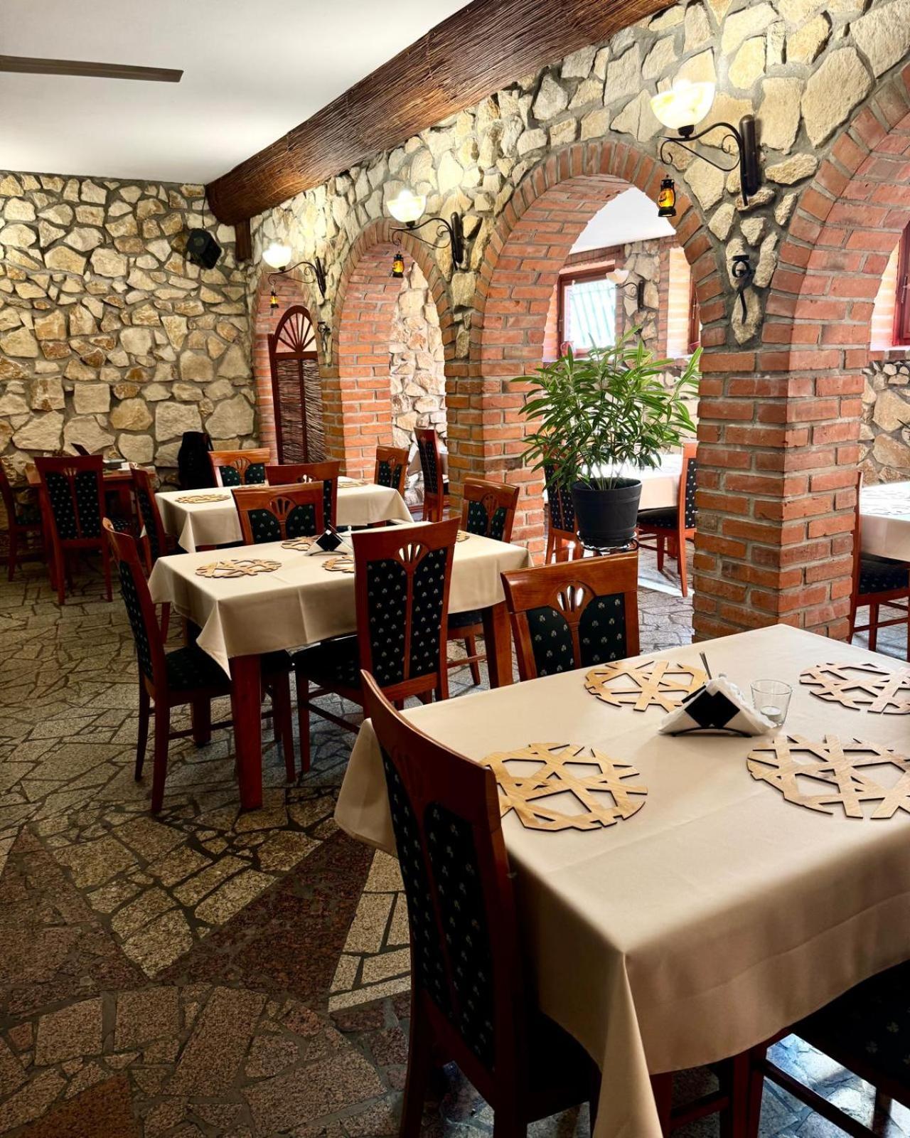 Powidz Lakeside Hotel & Restaurant Экстерьер фото